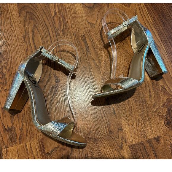 G by Guess Shantel Open Toe Strappy Sandals Metallic Gold Size 7.5 Party Shoes - Picture 1 of 10